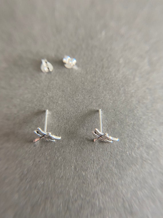 Orecchini a bottone a forma di libellula in argento sterling, gioielli con animali carini, divertenti e stravaganti, regalo per lei, amante degli animali, ispirati alla natura - Italia