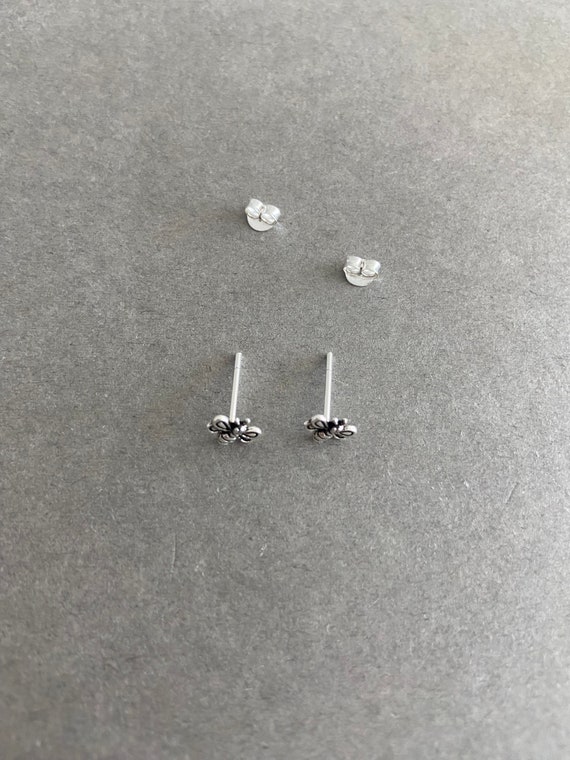 Orecchini vintage in argento sterling a forma di ape, per donne e ragazze, ipoallergenici, piccoli, con texture animale, con borchie a forma di ape, cartilagine, trago, ossidato, retrò, gioielli