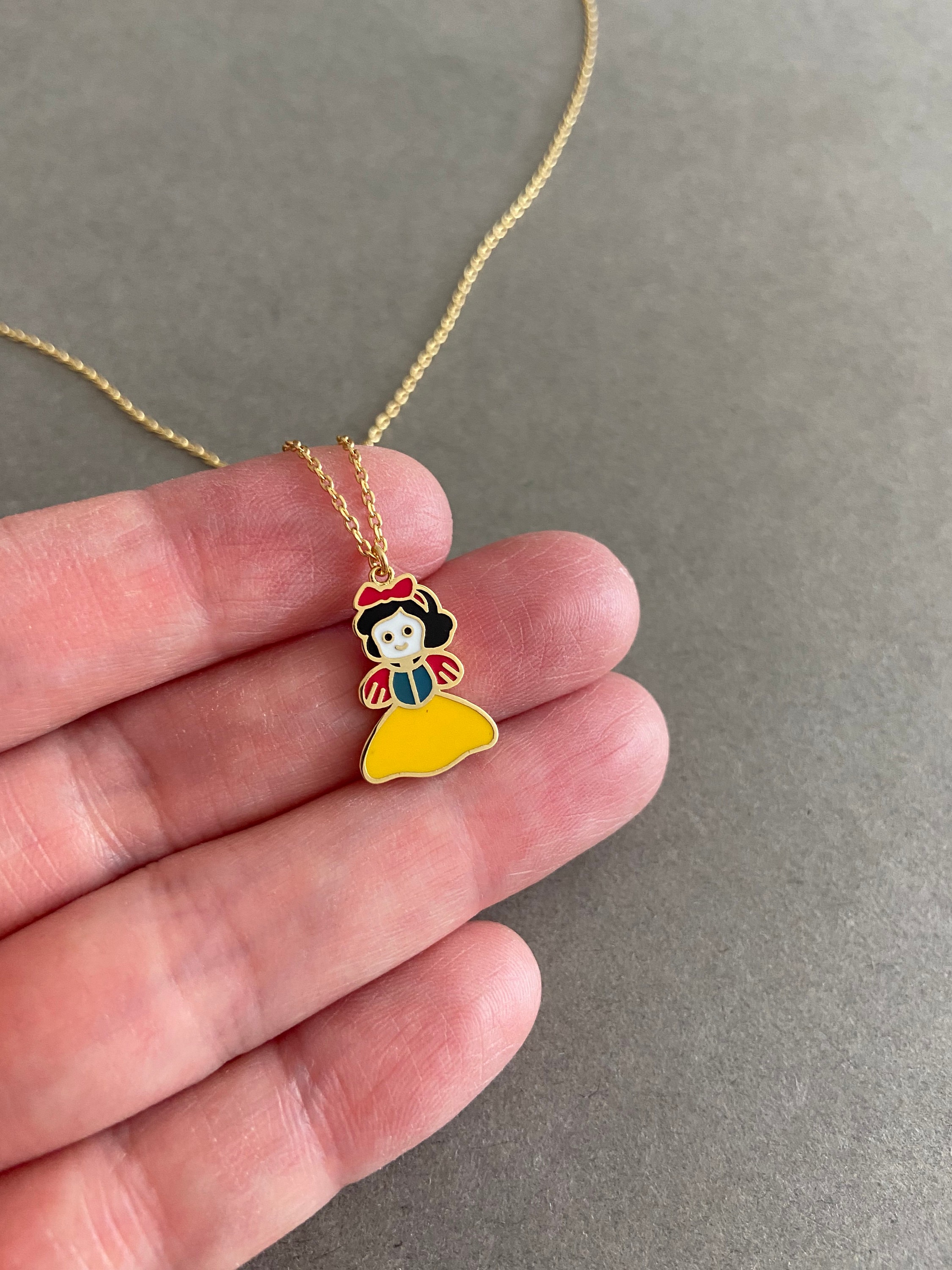 Snow white necklace sale