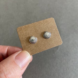 Silver Tiny Clam Shell  Stud Earrings - Sterling Silver [ESV1007]