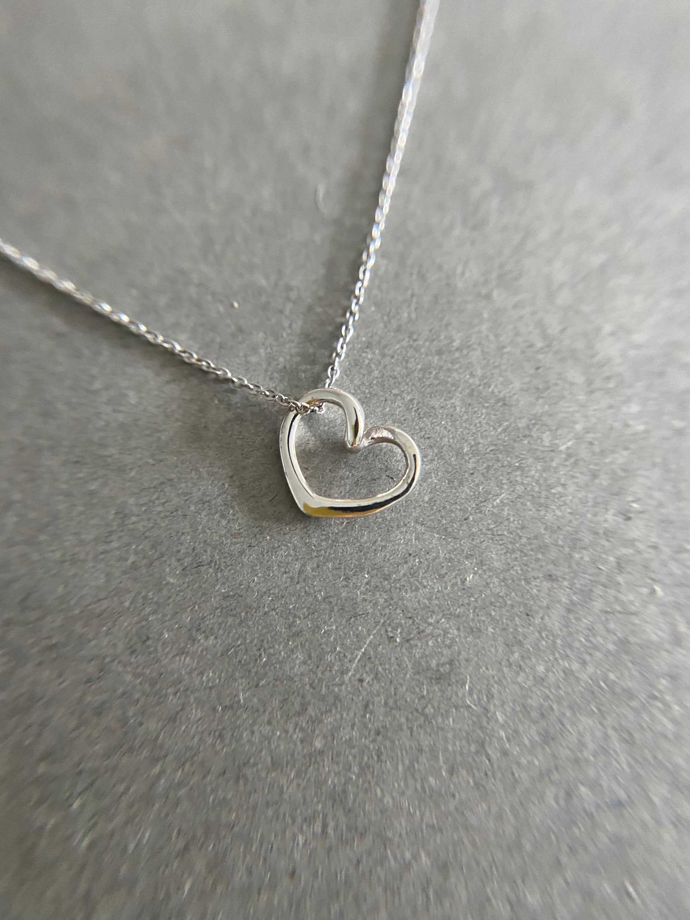 [韓国人気ジュエリー] heart hole mini necklace-silver Silver Tiny Mini Open Heart Love Necklace - Sterling Silver