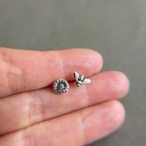 Tiny Mini Bee and Sunflower Stud Earrings - Sterling Silver [ESV1053]
