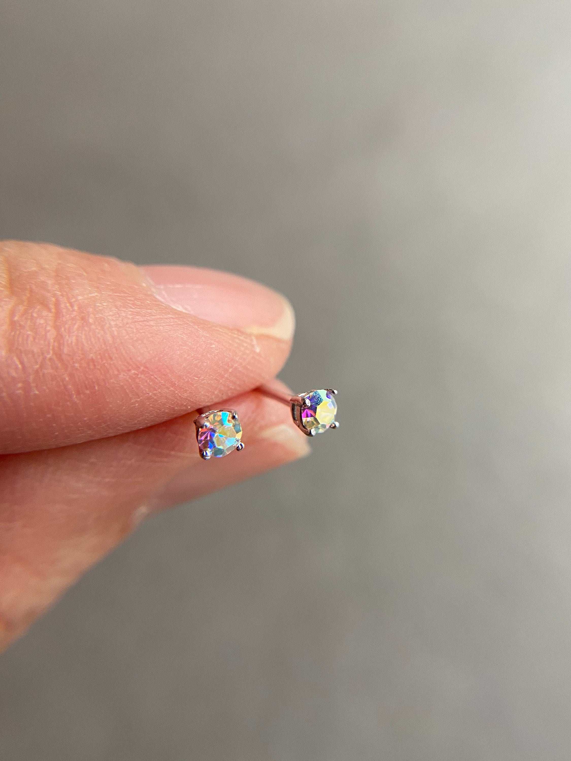 シルバーオーロラ 3mm 4mm タイニースタッドピアス - スターリング 
