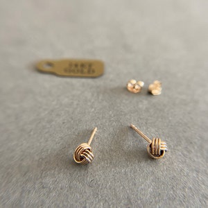 14 kt massief gouden kleine knoop oorknopjes - 14 kt massief goud