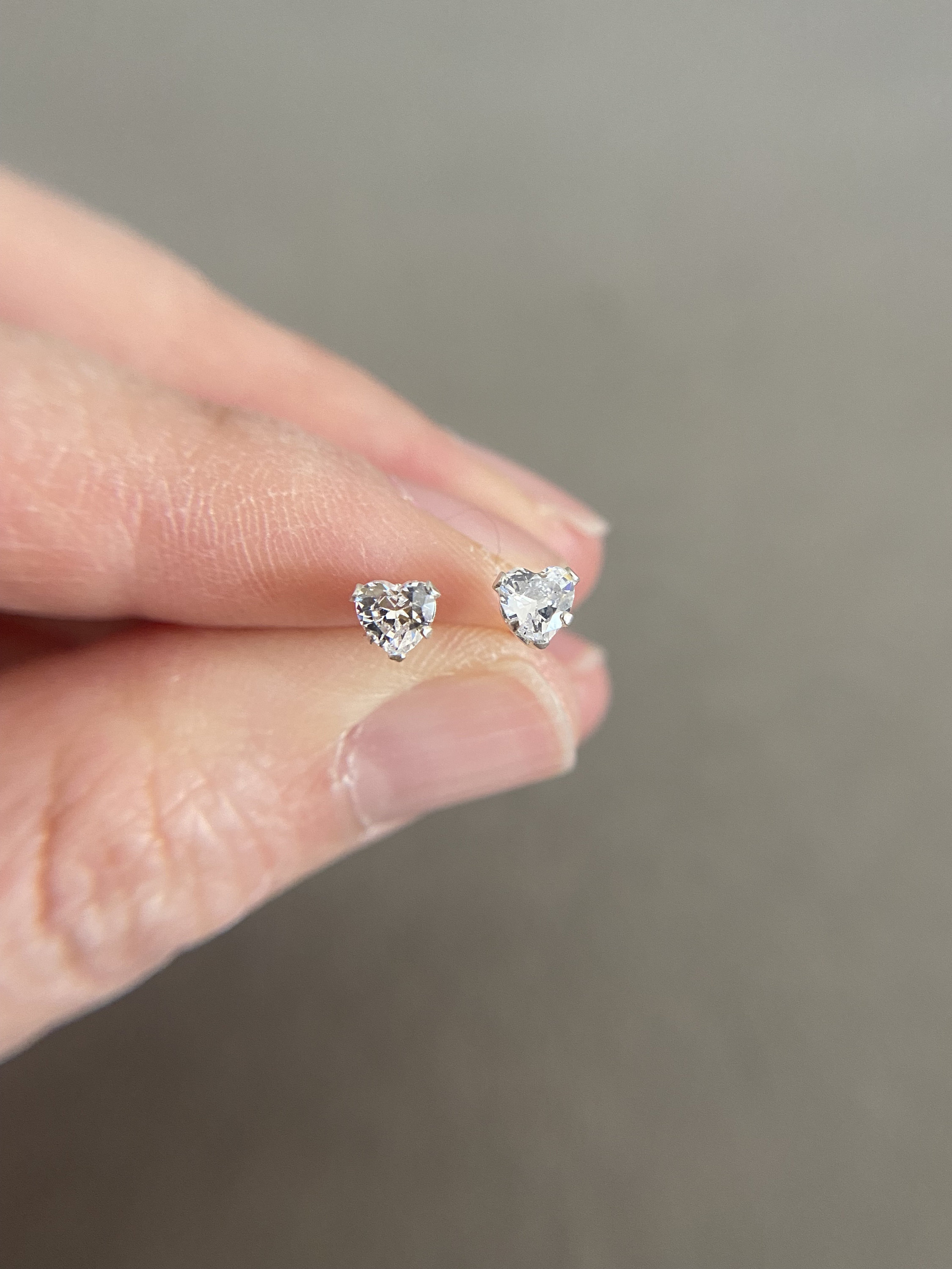 バッグ Ans Dotsloevner HEARTS IN HIS EAR MINI Silver Tiny Mini CZ Heart Stud Earrings - Sterling Silver - Etsy