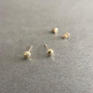 SCREW BACK / 14K Solid Gold Kreis Diamant Schnitt Ohrstecker - 14K Solid Gold
