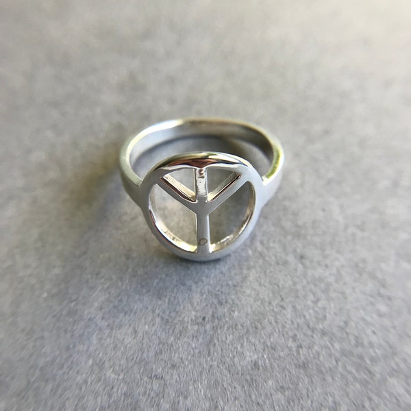 Silver Peace Sign Ring - Sterling Silver [R1029]