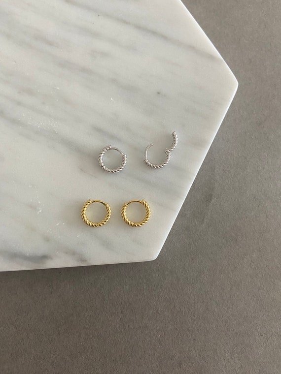 Orecchini a cerchio intrecciati in argento sterling: design artigianale con chiusura a scatto - Italia