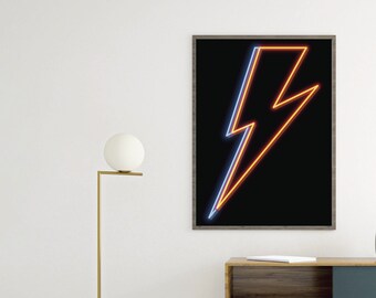 Puede incluir: Una impresión enmarcada en negro con un diseño de rayo de neón naranja y azul sobre un fondo negro. La impresión está colgada en una pared blanca sobre un armario de madera con una puerta corredera azul.