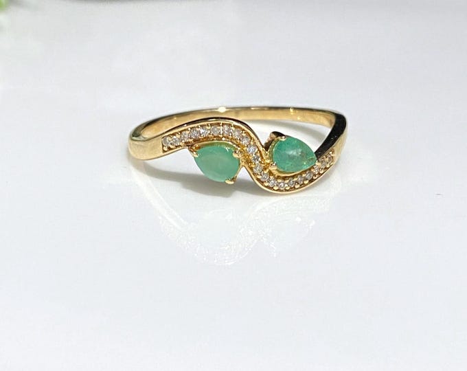 Vintage 14K Solid Yellow Gold Natural Emerald & Diamond Ring Size 7