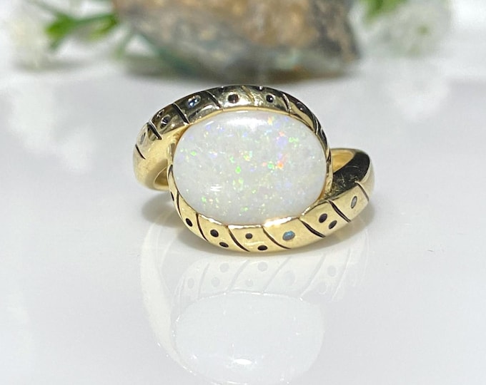 Vintage 14K Solid Yellow Gold Natural 3.5ct Oval cut White Opal & Blue Diamond Ring Size 7
