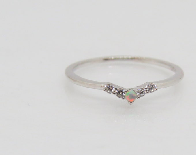 Vintage Sterling Silver White Opal & White Topaz V Shape Thin Band Ring Size 10