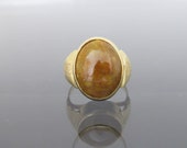 Vintage 18K Solid Yellow Gold Oval Yellow ,Red Jadeite Jade Money Coin Ring Size 8.75