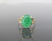 Vintage 18K Solid Yellow Gold Oval Green Jadeite Jade Ring Size 6