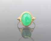 Vintage 18K Solid Yellow Gold Oval Green Jadeite Jade Ring Size 6