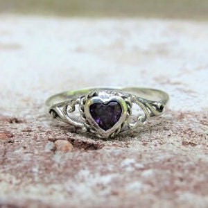 Vintage Sterling Silver Amethyst Heart Filigree Ring.