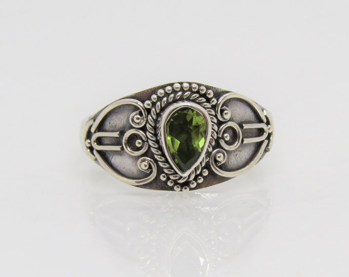 Vintage Sterling Silver Peridot Ring Size 9
