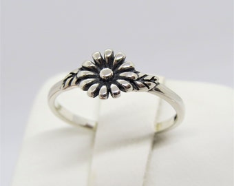 Vintage Sterling Silver Daisy Flower Ring Size 5