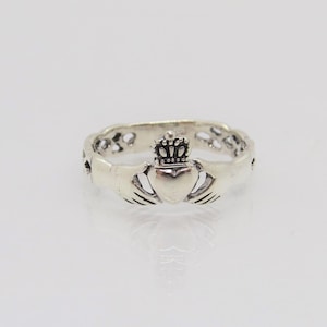 Vintage Claddagh Sterling Silver Twisted Band Ring Size 7