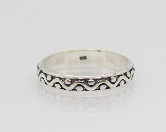 Vintage Sterling Silver Carved Band Ring Size 9