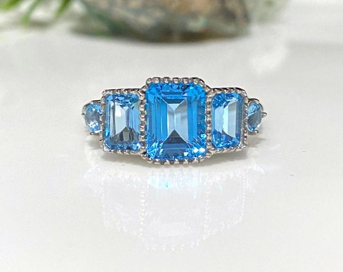 Vintage Sterling Silver Natural London Blue Topaz Ring Size 8.25