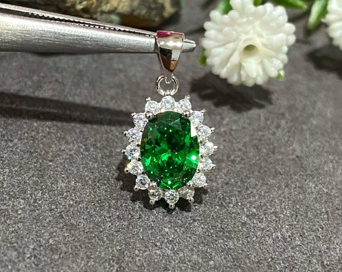 Vintage Sterling Silver Oval cut Emerald & White Topaz Pendant.