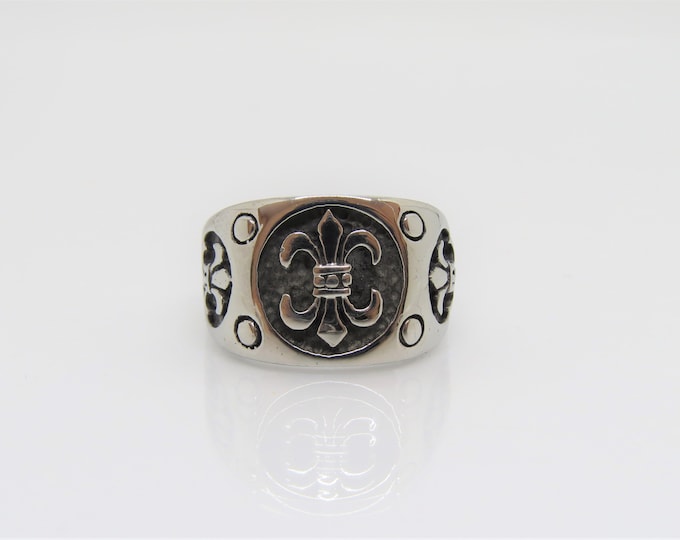 Vintage Jewelry Silver Tone Fleur De Lis Gothic Dome Ring Size 9