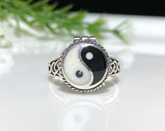 Vintage Sterling Silver Yin Yang Poison Celtic Ring Size 6