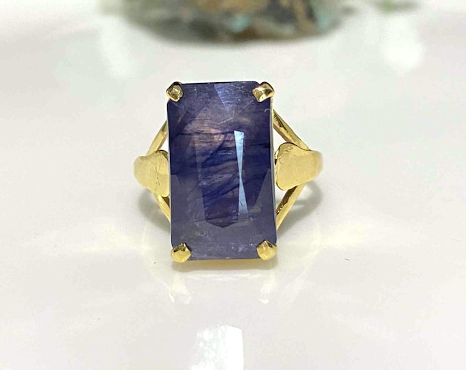 Vintage 14K Yellow Gold Emerald Cut Blue Sapphire Ring - Size 6 3/4