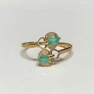 Vintage 14K Solid Yellow Gold Natural Emerald & Diamond Ring Size 7.25