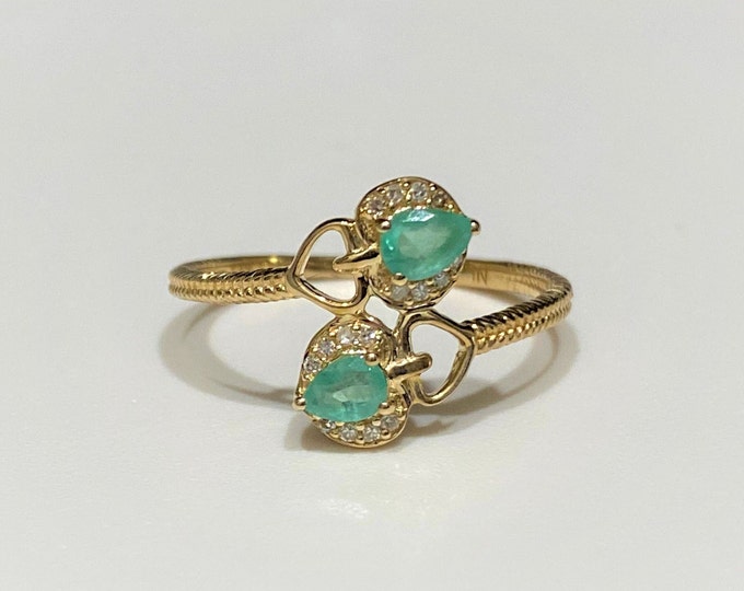 Vintage 14K Solid Yellow Gold Natural Emerald & Diamond Ring Size 7.25