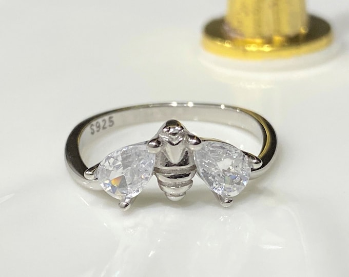 Vintage Sterling Silver White Topaz Bee Ring.