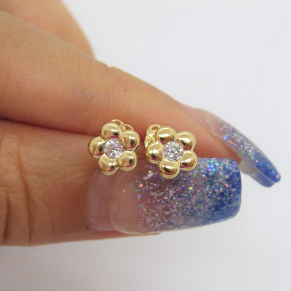 Vintage 14K Solid Yellow Gold White Topaz Flower Stud