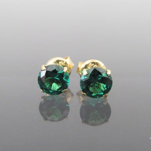 Vintage 18K Solid Yellow Gold Round cut Emerald Stud Earrings 7MM