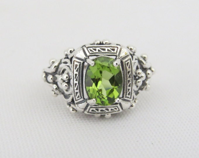 Vintage Sterling Silver Natural Oval Peridot Filigree Ring Size 9