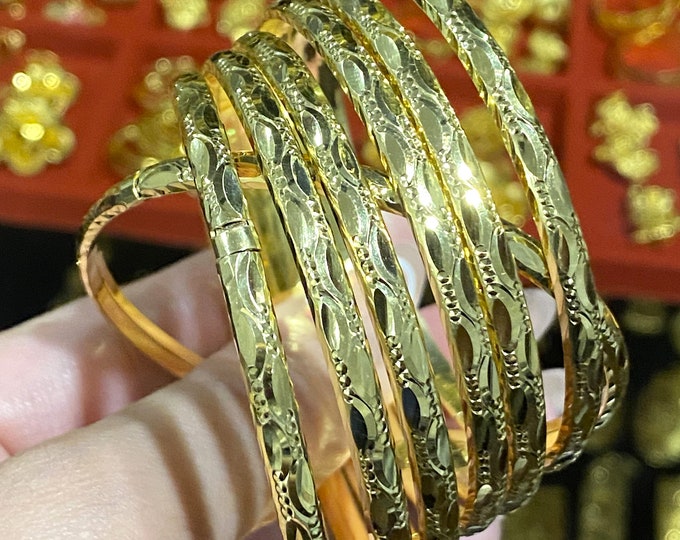 18K Yellow Gold 7 Pieces Set Bangle Diamond Cut. 56mm, Vintage Bangle.
