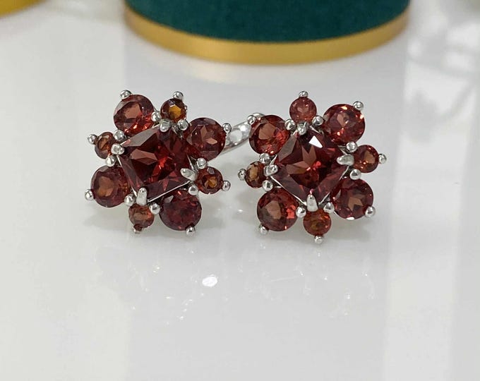 Vintage Sterling Silver Natural 1.68cts Garnet Earrings.