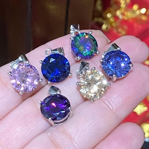 Colgante solitario de zafiro azul redondo de plata de ley vintage.