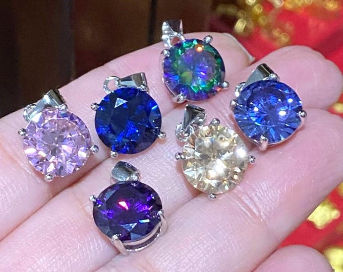 Vintage Sterling Silver Round Blue Sapphire Solitaire Pendant.