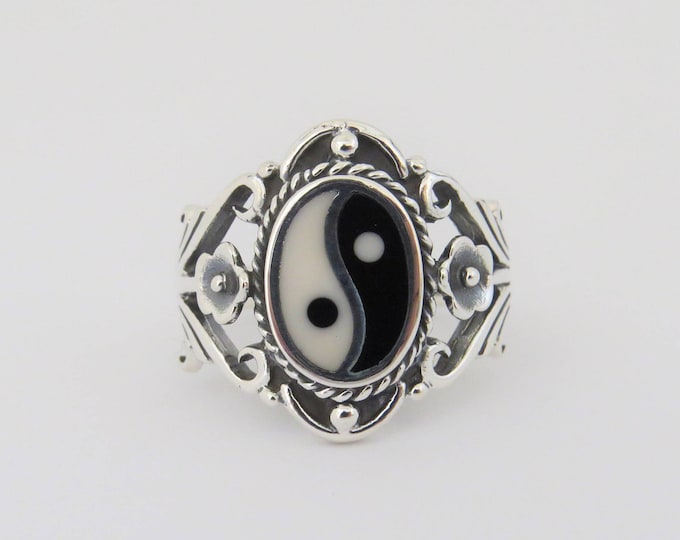 Vintage Sterling Silver Yin Yang Flower Ring Size 7
