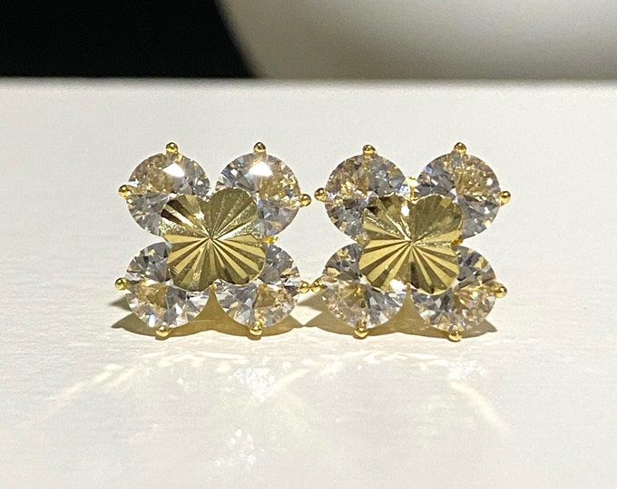 Vintage 18K Solid Yellow Gold White Topaz Clover Earrings.