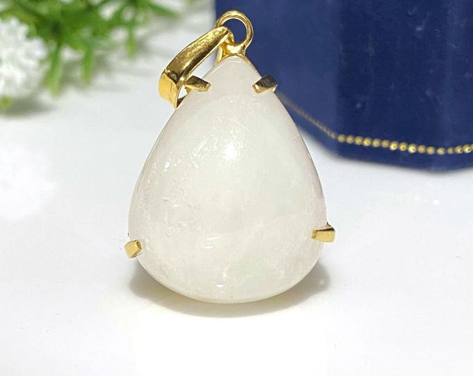 Vintage 14K Solid Yellow Gold 39.5ct Natural Pear cut White Sapphire Pendant.