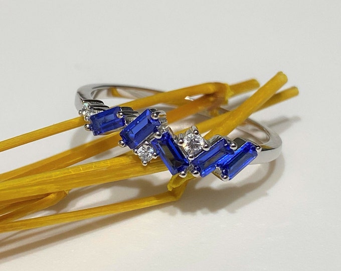 Vintage Sterling Silver Blue Sapphire & White Topaz Ring.