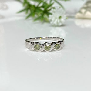 Vintage Sterling Silver Peridot Band Ring Size 3,4