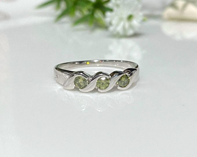 Vintage Sterling Silver Peridot Band Ring Size 3,4