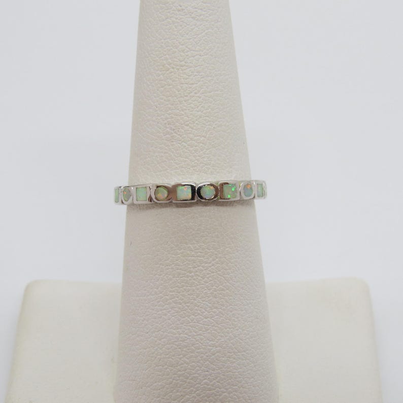 Anillo vintage de plata de ley con incrustaciones redondas y cuadradas de ópalo, talla 6 imagen 3