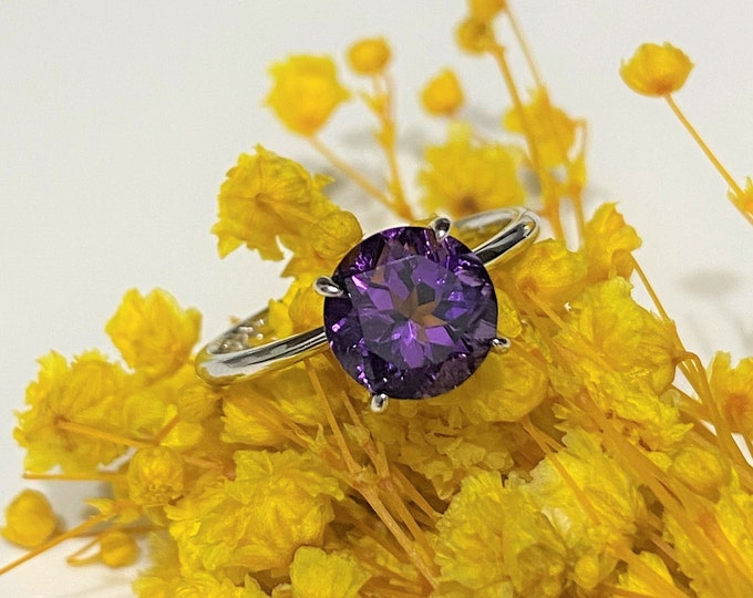 Vintage Sterling Silver Round cut Natural Amethyst Ring.