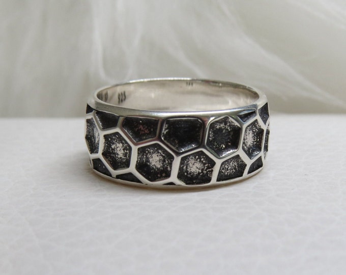 Vintage Sterling Silver Bee Hive Band Ring.