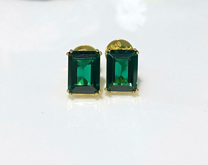 Vintage 15K 610 Solid Yellow Gold Rectangular Emerald Earrings.