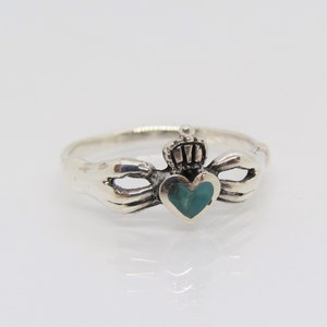 Vintage Claddagh Sterling Silver Turquoise Ring. image 5